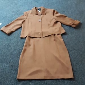 Ladies vintage pretty suit.